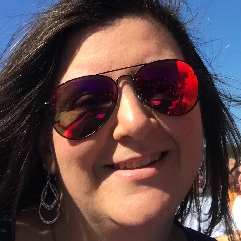 Meet your Posher, Lisa